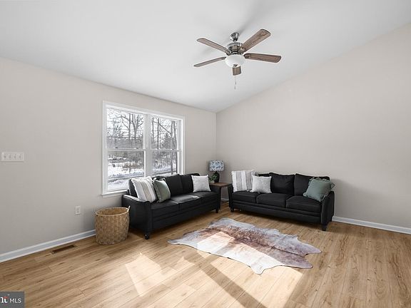 5th image of 733 Red Bird Ln