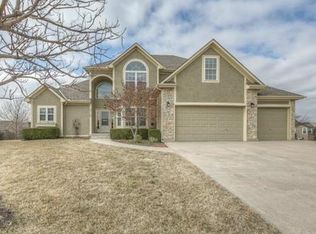 2716 SW Monarch Ct, Lees Summit, MO 64082