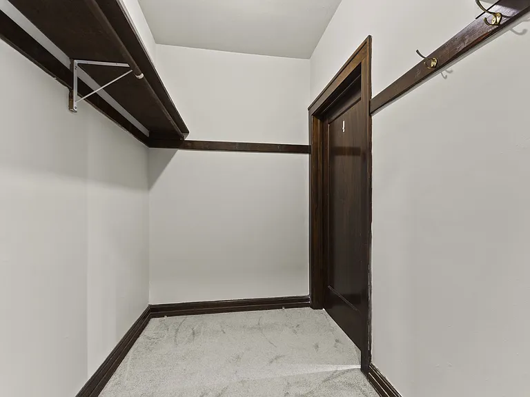 274 Giles Blvd W — Photo 16
