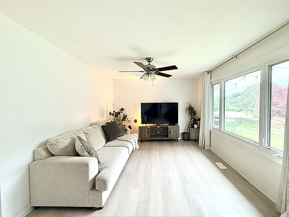 4th image of 49 Woodlawn Ave