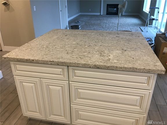 5th image of 412 Dream St SE
