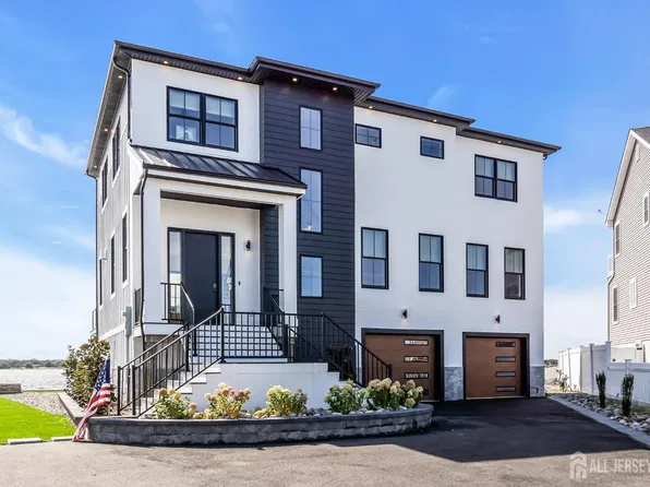 247 Bay Stream Dr, Toms River, NJ 08753