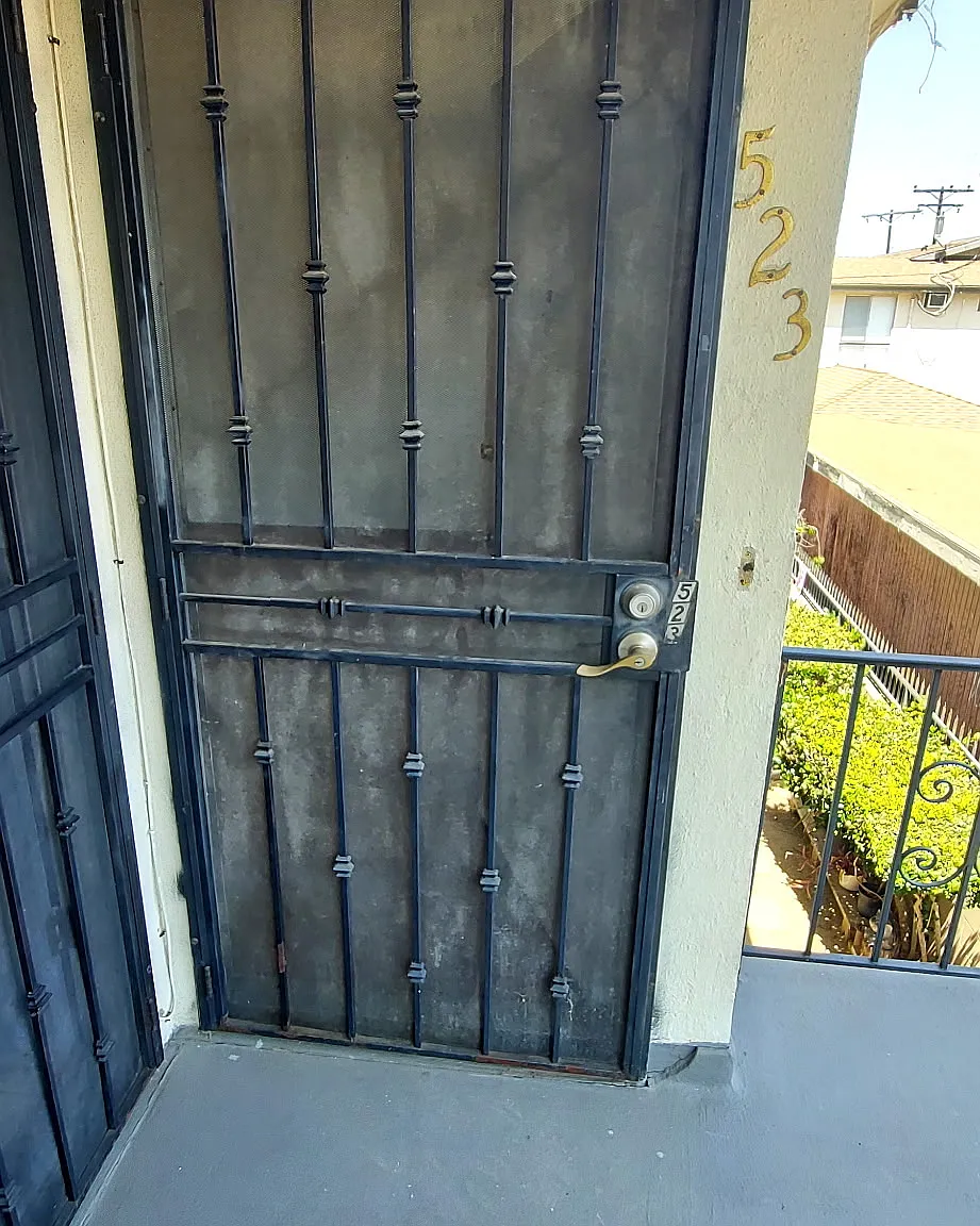 2 bed, 815 sqft, $1,980 — Photo 2