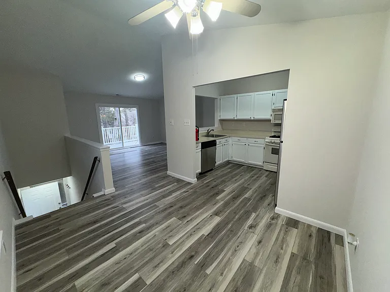 4834 Hawthorne Ln — Photo 3