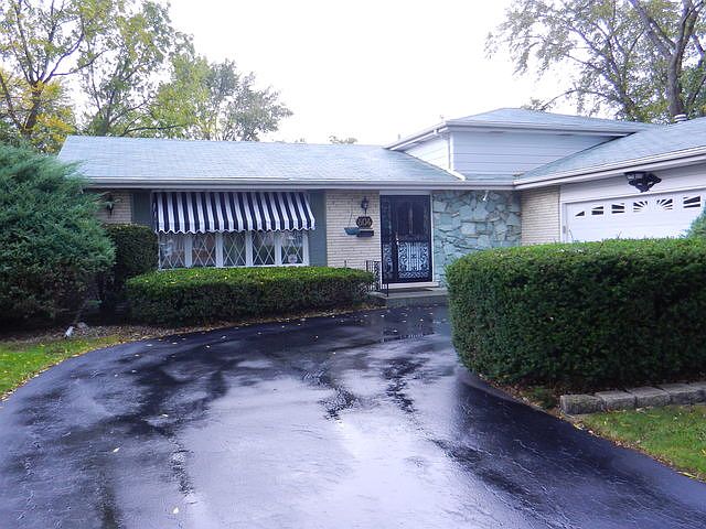 1st image of 804 E 193rd St