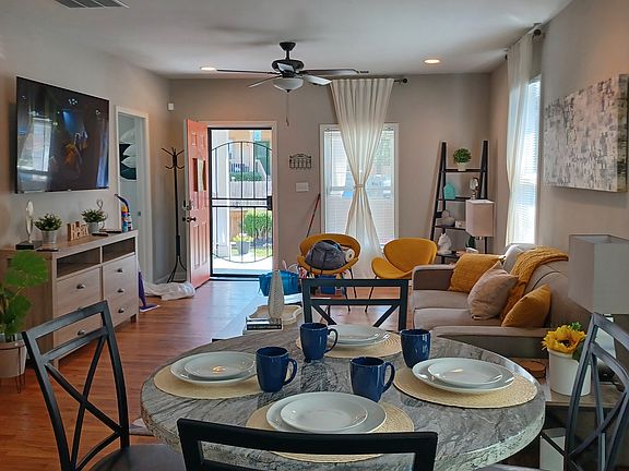 Picture describes the latest furniture equipped when was managed as an AirBnB. The house will be provided WITHOUT furnitures.