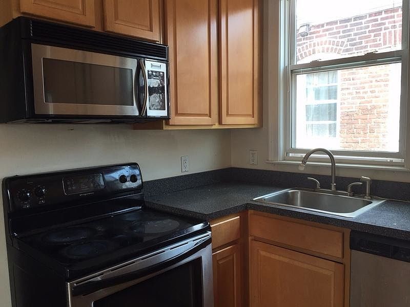 1st image of 8 Chestnut Hill Ave