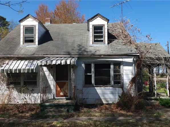 1989 Cox Rd, Blackstone, VA 23824