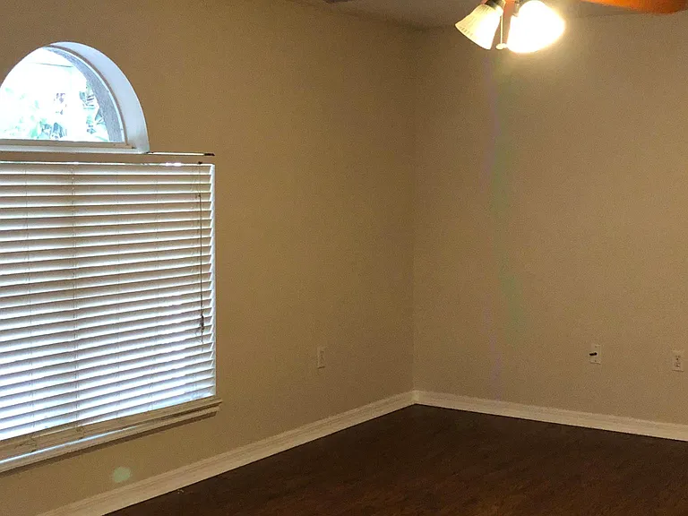 920 Vanderbilt Dr — Photo 22