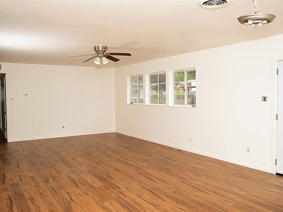 3rd image of 19 Forest Dr