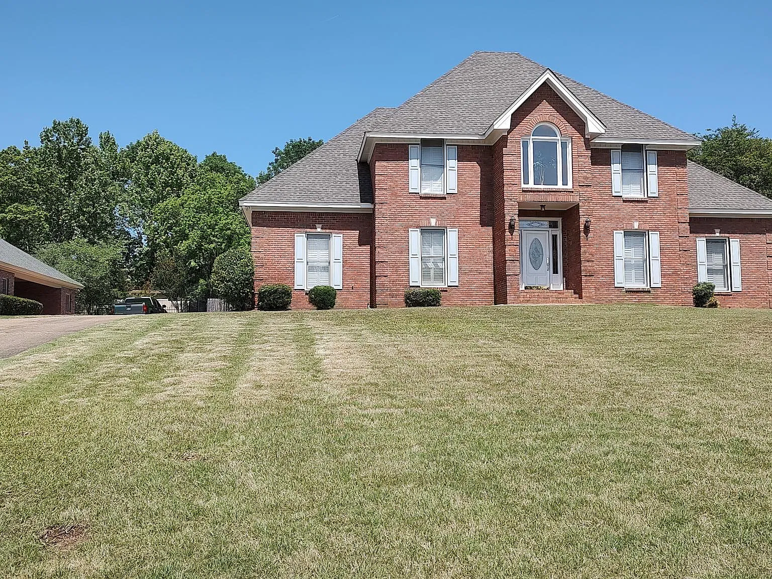 6389 Eastwood Glen Pl — Photo 2