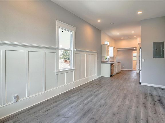 4th image of 2846 E 9th St