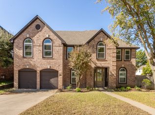 1041 Woodbriar Dr, Grapevine, TX 76051