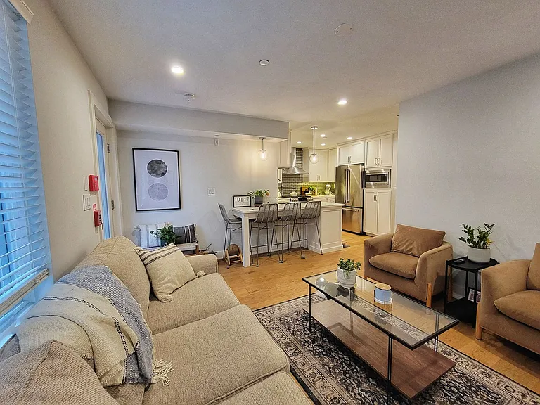 212 Bainbridge St #3 — Photo 4