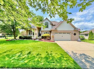 52611 Forest Hill Dr, Chesterfield, MI