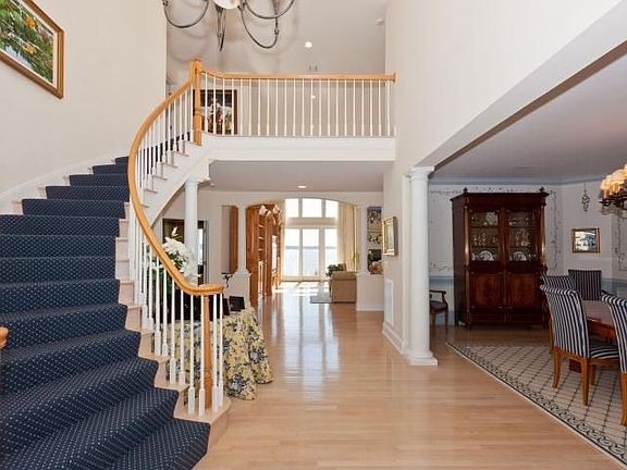 2nd image of 34 Pembroke Dr