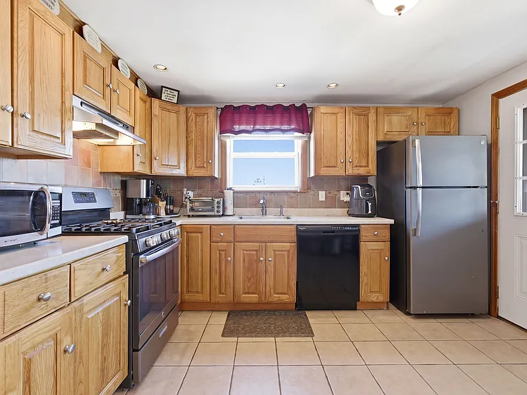 26 Saint Martin St #B — Photo 1