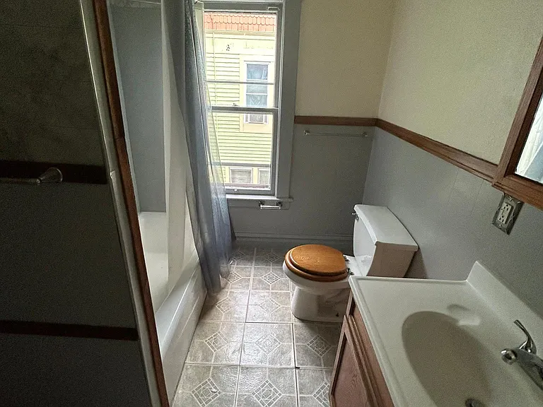 304 Burr Oak St — Photo 9