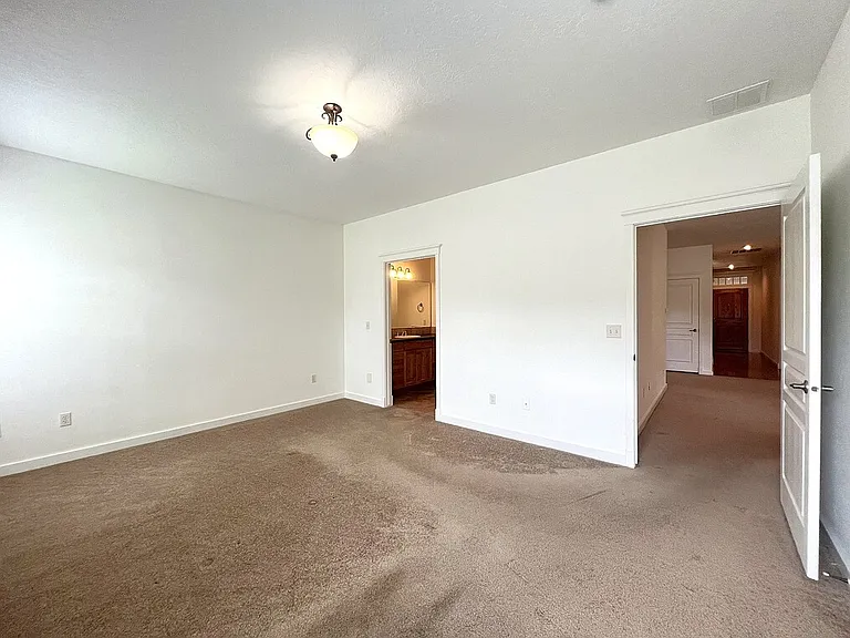 717 W Claire St — Photo 28