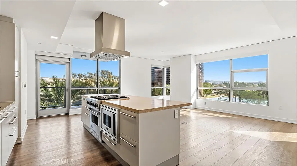 2 bed, 1346 sqft, $6,500 — Photo 1
