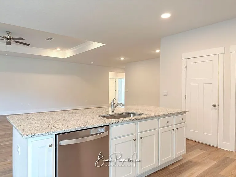 6052 Rutherford Loop — Photo 10