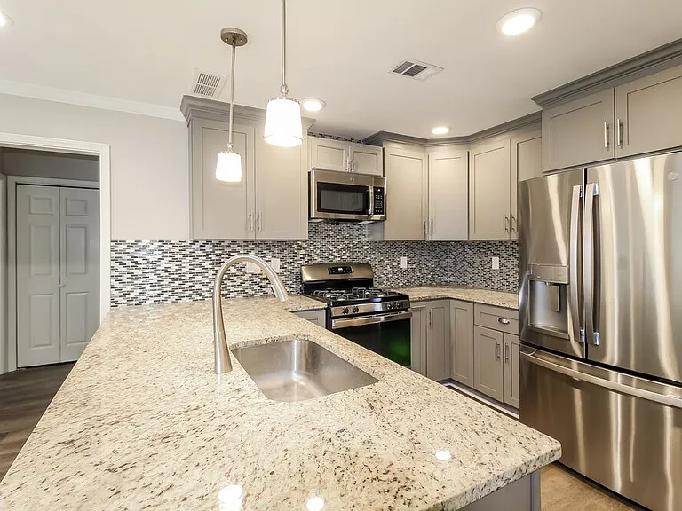 2570 Broadmoor Ct — Photo 7