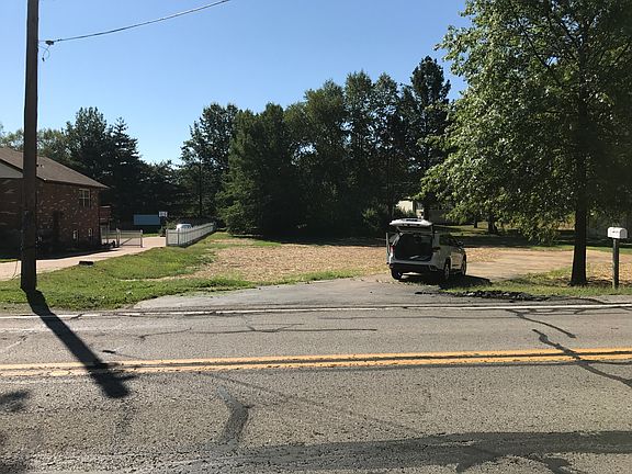 3rd image of 10814 Lavinia Dr