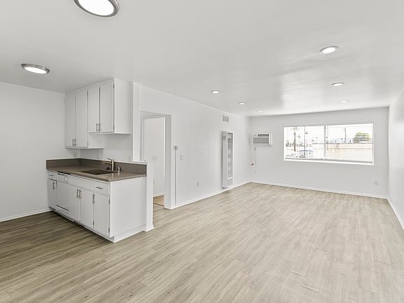 4th image of 15316 Gault St #302