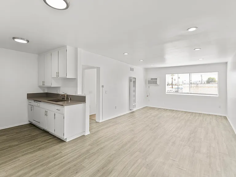 15316 Gault St #205 — Photo 4