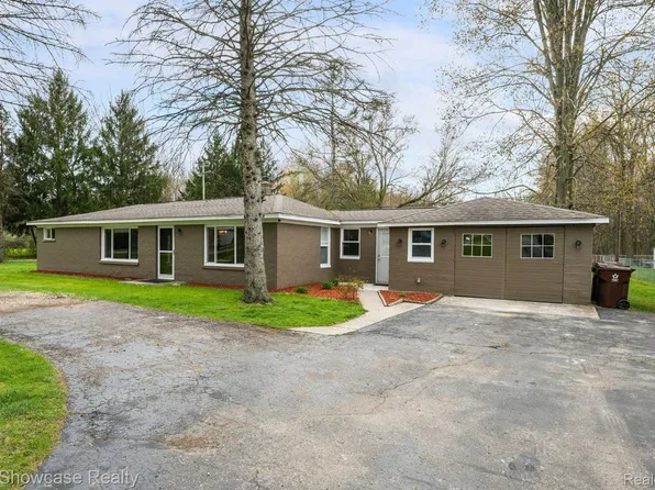 18070 Savage Rd, Belleville, MI 48111