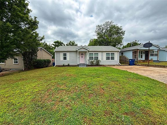 3rd image of 1215 Carol Dr