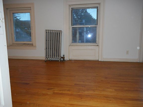 4th image of 223 Dekalb Ave APT 3