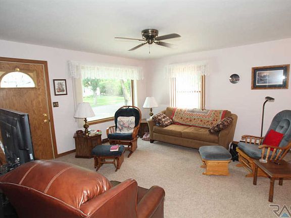 4th image of 1416 S Olive Dr