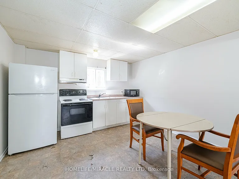 36 Poplar Cres #BASEMENT — Photo 3