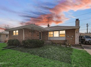 3301 S Manor Dr, Lansing, IL