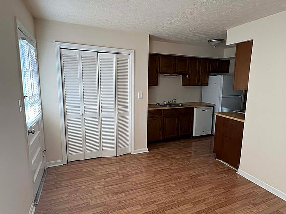 4th image of 1615 Highland Way #2