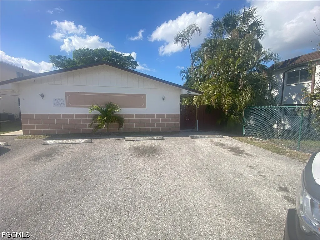 2 bed, 1.5 bath, 980 sqft, $1,200 — Photo 1