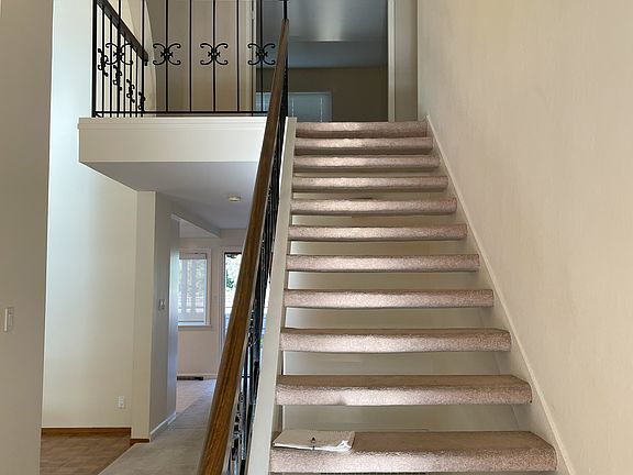 4th image of 1611 Parkwood Dr