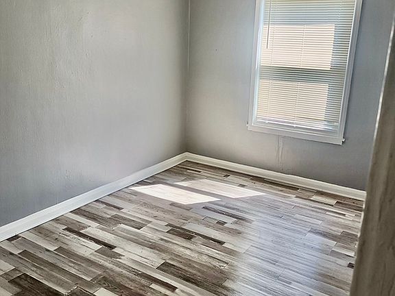 4th image of 1027 Elton Ave #2