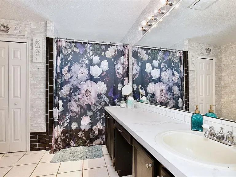 2115 Heathwood Cir — Photo 15