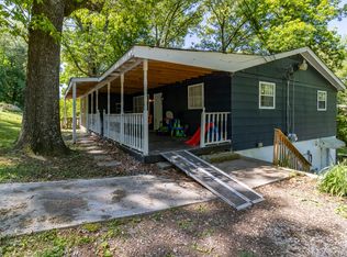 435 Montclair Dr, Rossville, GA 30741