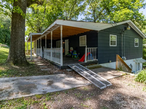 435 Montclair Dr, Rossville, GA 30741