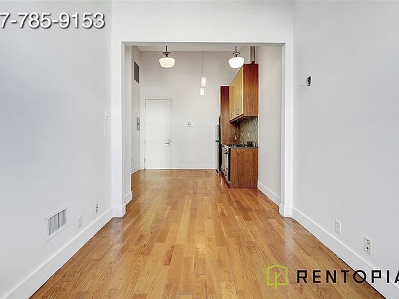 3rd image of 949 Willoughby Ave #418