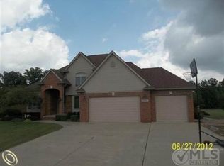 71346 Veronica Dr, Richmond, MI 48062