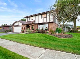 18340 Olde Farm Rd, Lansing, IL 60438