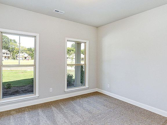 4th image of 2612 W Creek Dr