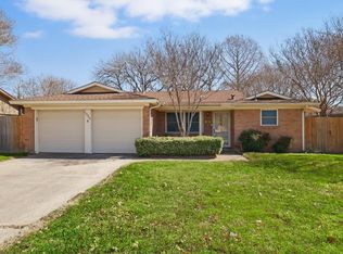 1020 Billie Ruth Ln, Hurst, TX 76053