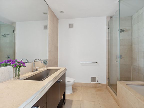 5th image of 1600 Broadway Unit Ph6c