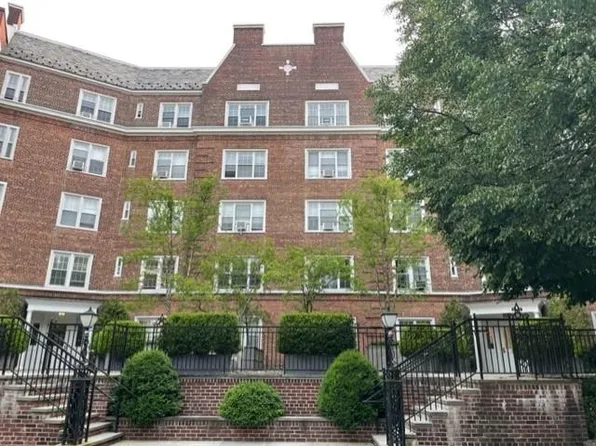 6 Midland Gardens #1C, Bronxville, NY 10708