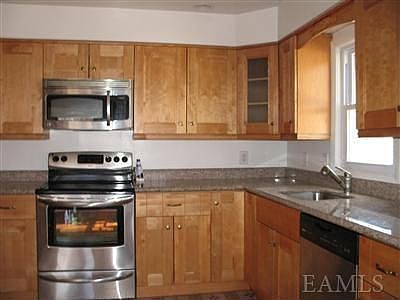 4th image of 257A Locust Ave #A